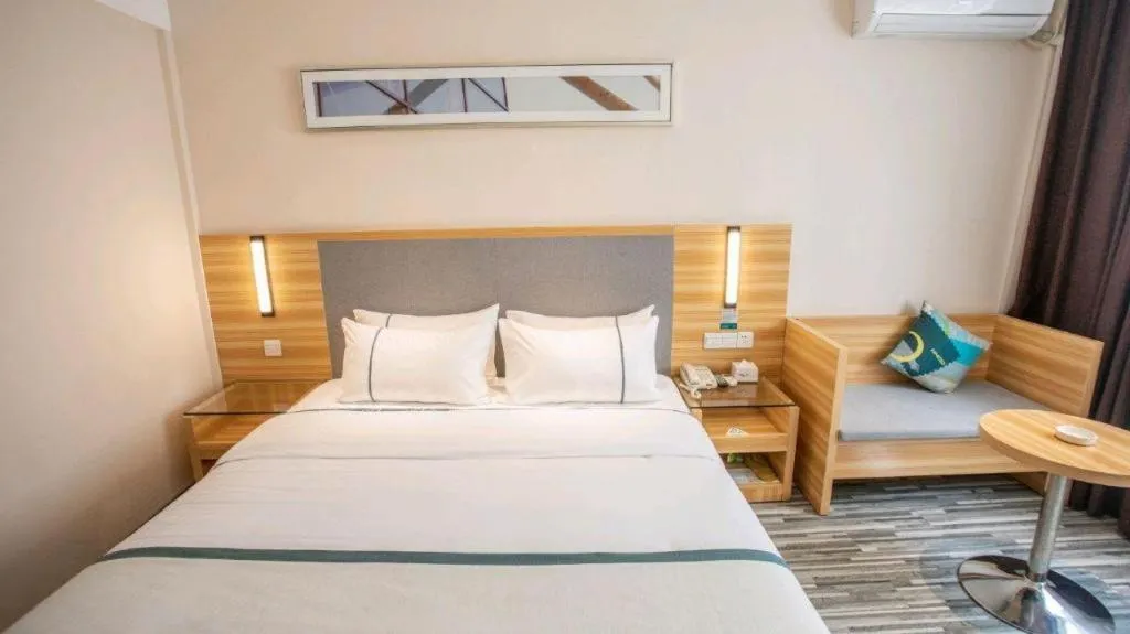 Bed in City Comfort Inn Hengyang Shigu Shuyuan