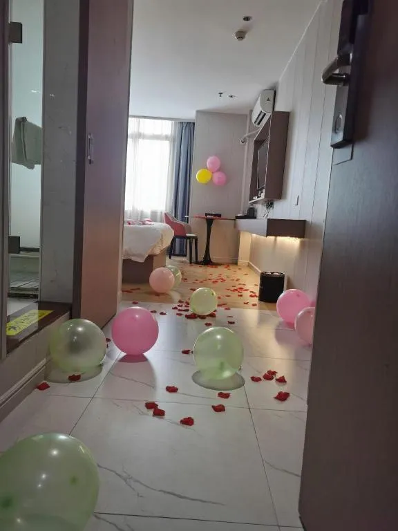 Borrman Hotel Shaoguan Century East Street Fengcai Building