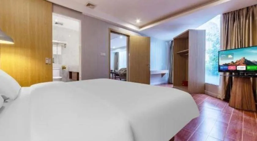 Bed in Borrman Hotel Shaoguan Century East Street Fengcai Building