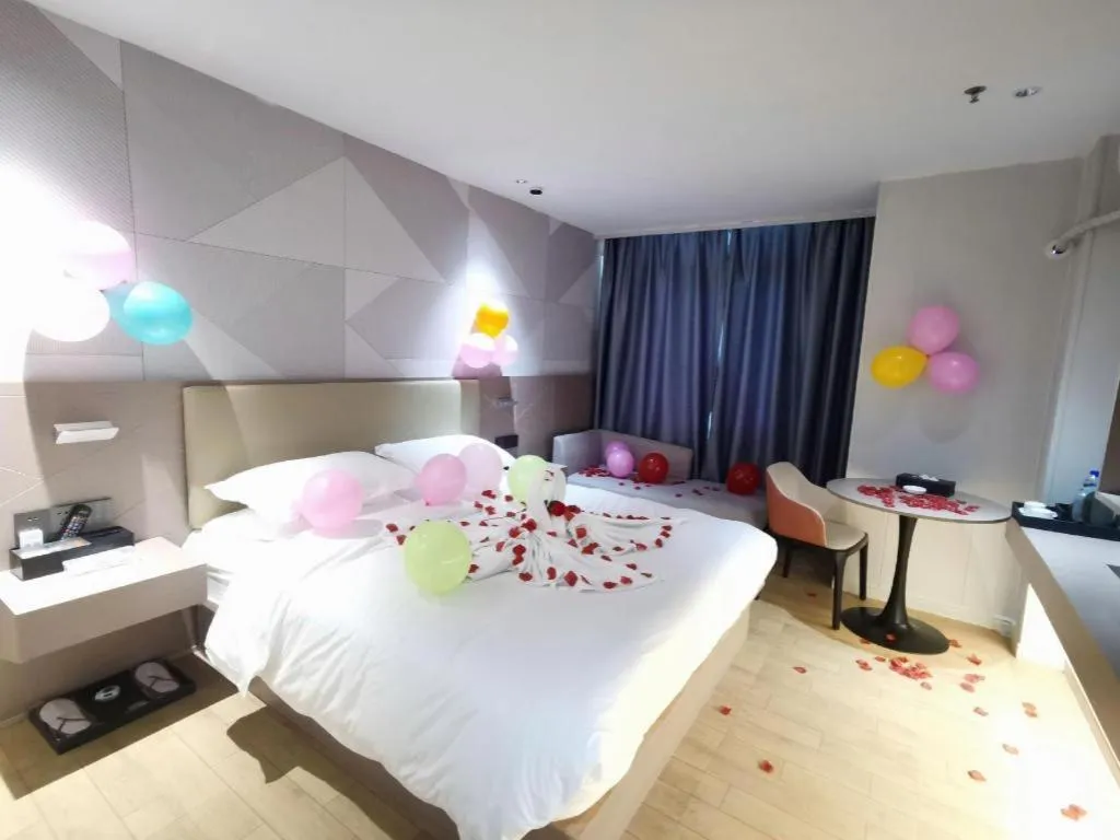 Bed in Borrman Hotel Shaoguan Century East Street Fengcai Building