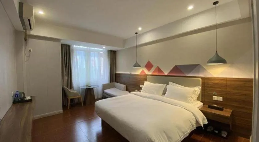 Bed in Borrman Hotel Shaoguan Century East Street Fengcai Building
