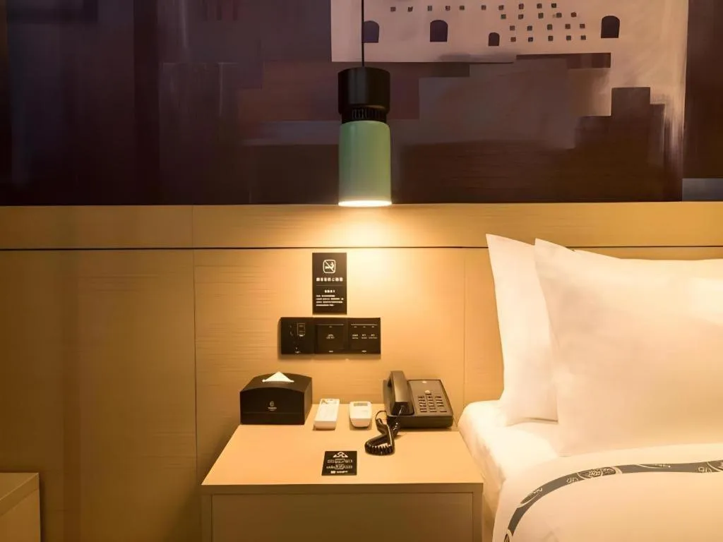 Bed in City Comfort Inn Zhuhai Doumen Daxin Xinduhui Pedestrian Street