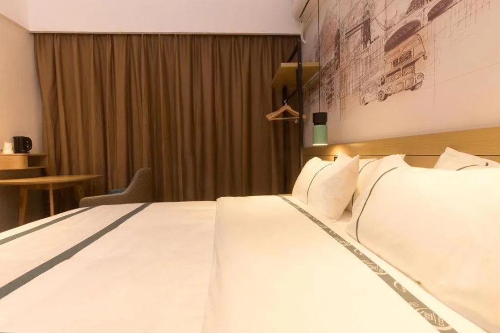 Bed in City Comfort Inn Zhuhai Doumen Daxin Xinduhui Pedestrian Street