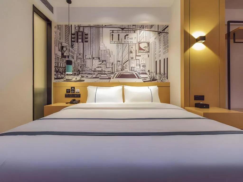 Bed in City Comfort Inn Zhuhai Doumen Daxin Xinduhui Pedestrian Street