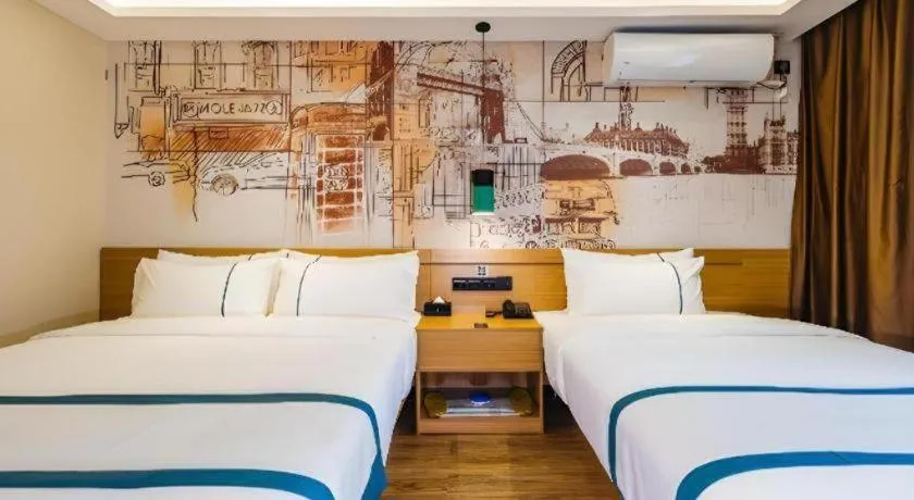 Bed in City Comfort Inn Zhuhai Doumen Daxin Xinduhui Pedestrian Street