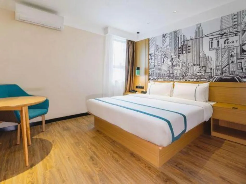 Bed in City Comfort Inn Zhuhai Doumen Daxin Xinduhui Pedestrian Street