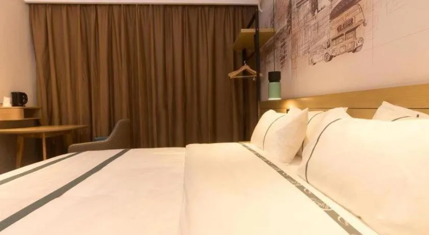 Bed in City Comfort Inn Zhuhai Doumen Daxin Xinduhui Pedestrian Street