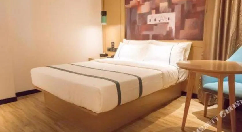 Bed in City Comfort Inn Zhuhai Doumen Daxin Xinduhui Pedestrian Street