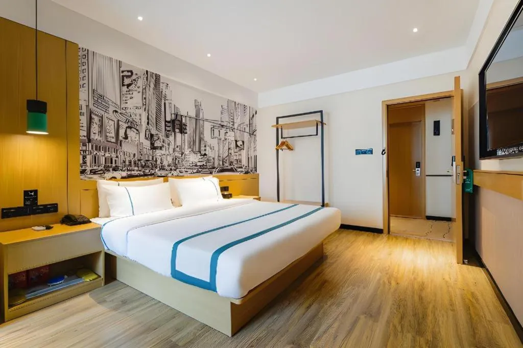 Bed in City Comfort Inn Zhuhai Doumen Daxin Xinduhui Pedestrian Street