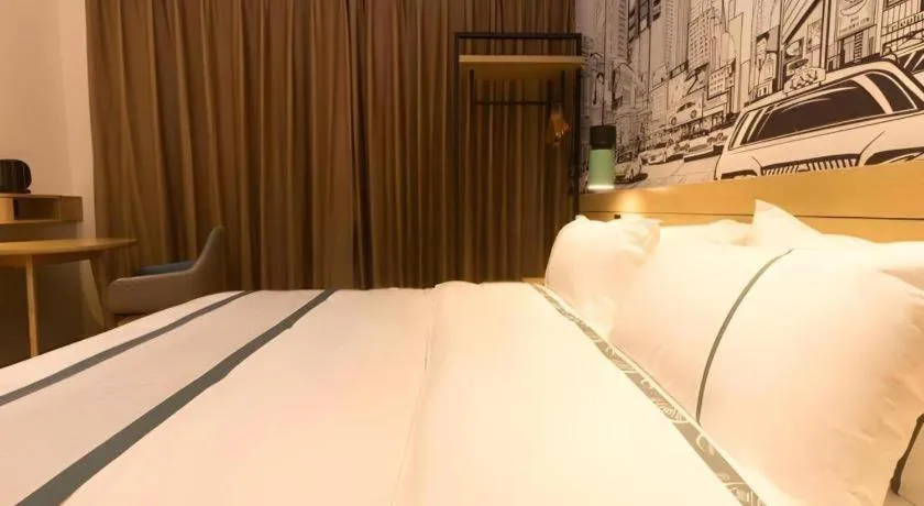 Bed in City Comfort Inn Zhuhai Doumen Daxin Xinduhui Pedestrian Street