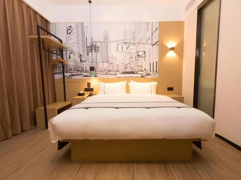 Bed in City Comfort Inn Zhuhai Doumen Daxin Xinduhui Pedestrian Street