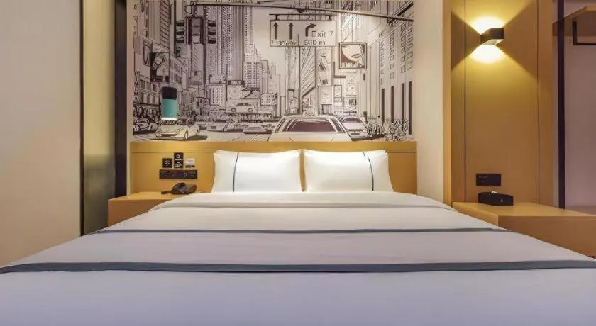 Bed in City Comfort Inn Zhuhai Doumen Daxin Xinduhui Pedestrian Street