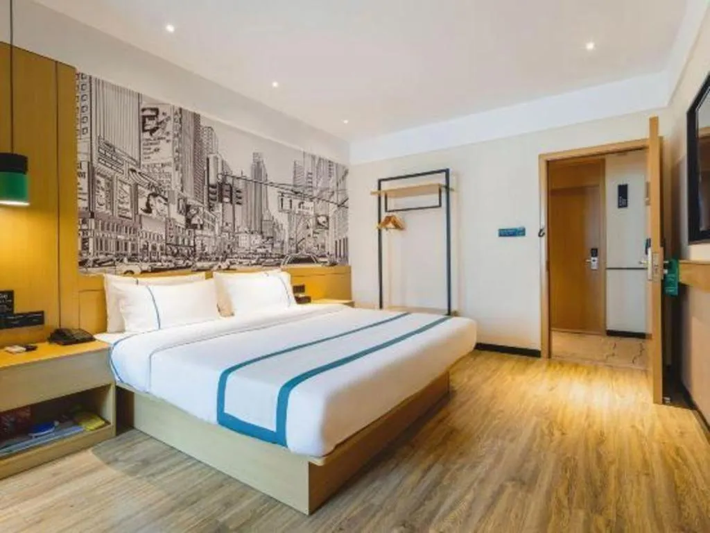 Bed in City Comfort Inn Zhuhai Doumen Daxin Xinduhui Pedestrian Street