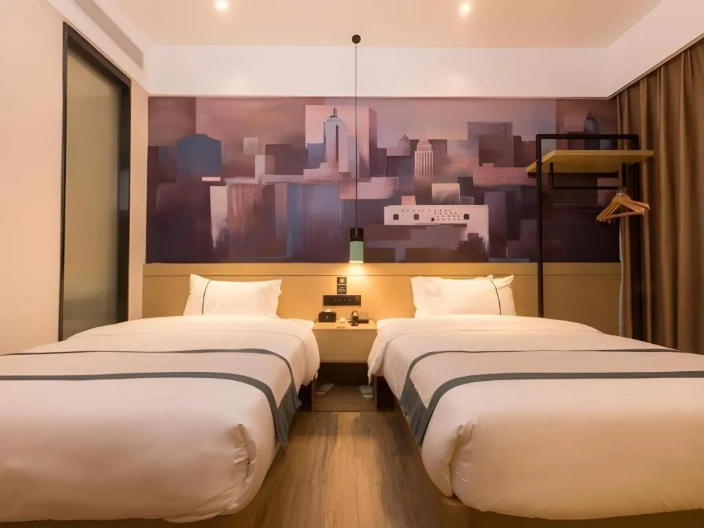 Bed in City Comfort Inn Zhuhai Doumen Daxin Xinduhui Pedestrian Street