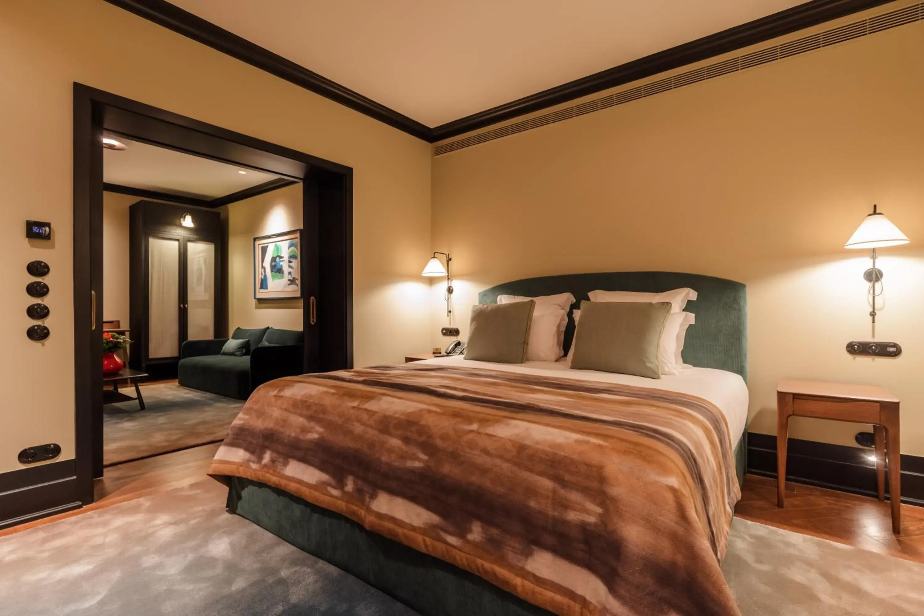 Suite with City View in Valverde Lisboa Hotel & Garden - Relais & Chateaux Suite with City View in Valverde Lisboa Hotel & Garden - Relais & Chateaux