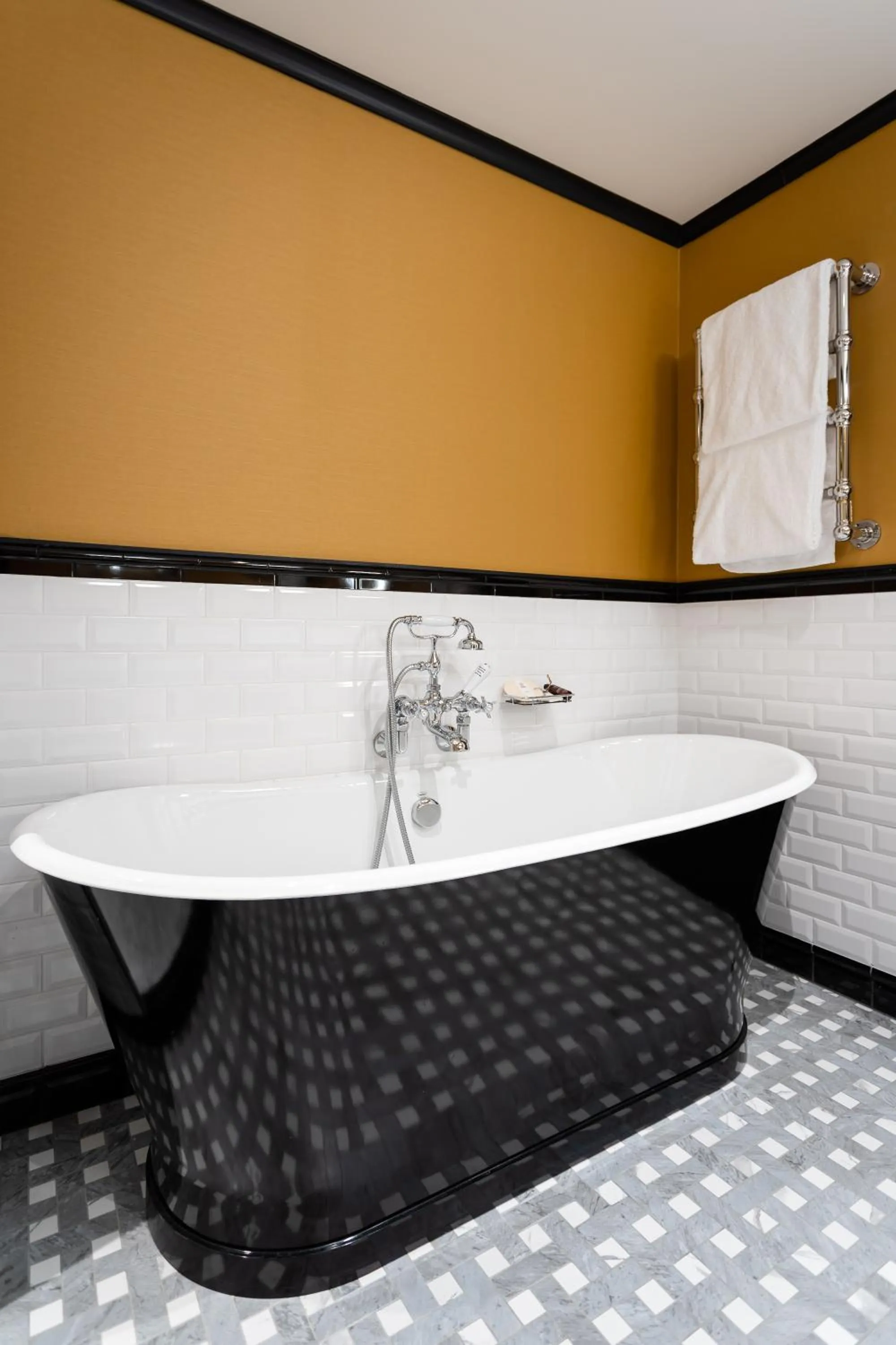 Bath in Valverde Lisboa Hotel & Garden - Relais & Chateaux