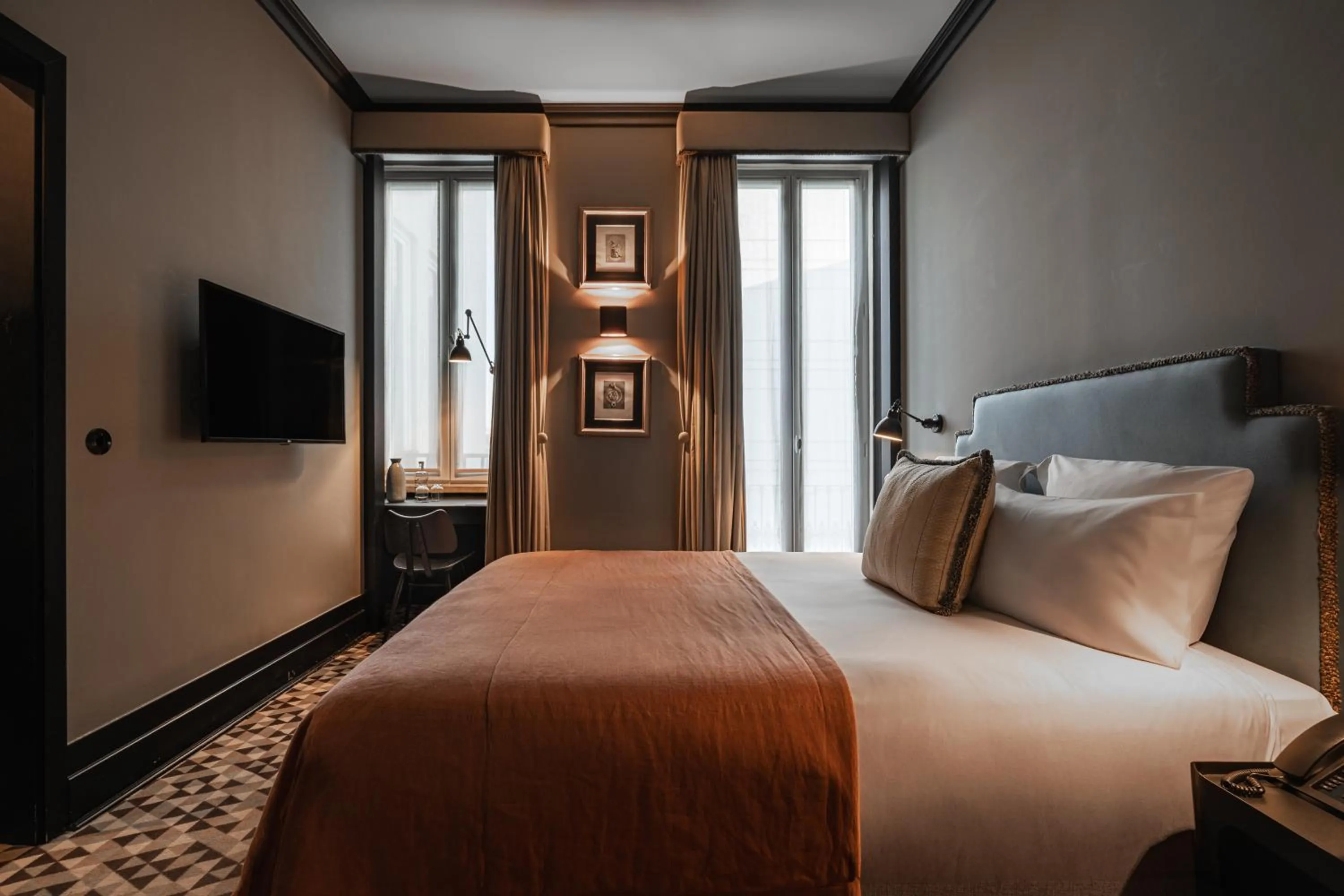 Bedroom, Bed in Valverde Lisboa Hotel & Garden - Relais & Chateaux