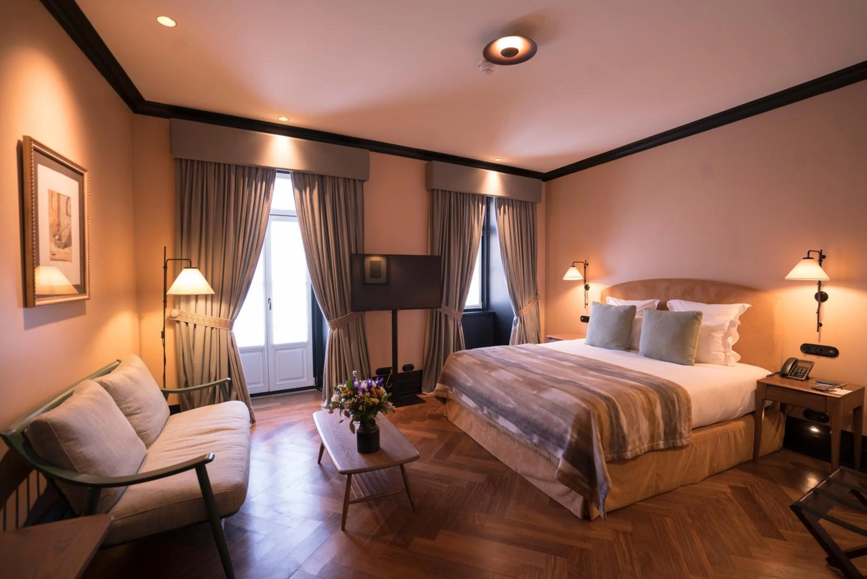 Photo of the whole room, Bed in Valverde Lisboa Hotel & Garden - Relais & Chateaux