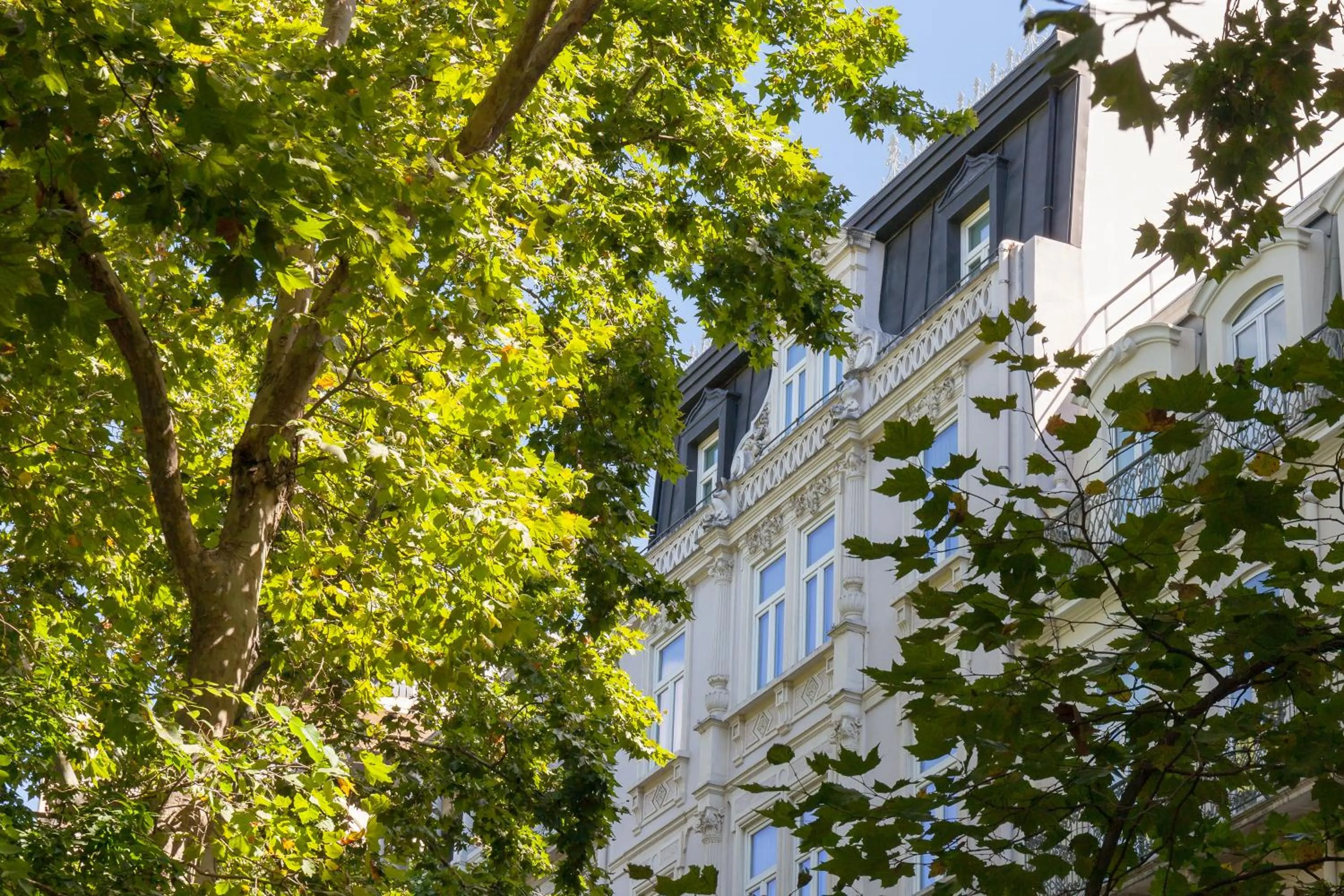 Property building in Valverde Lisboa Hotel & Garden - Relais & Chateaux