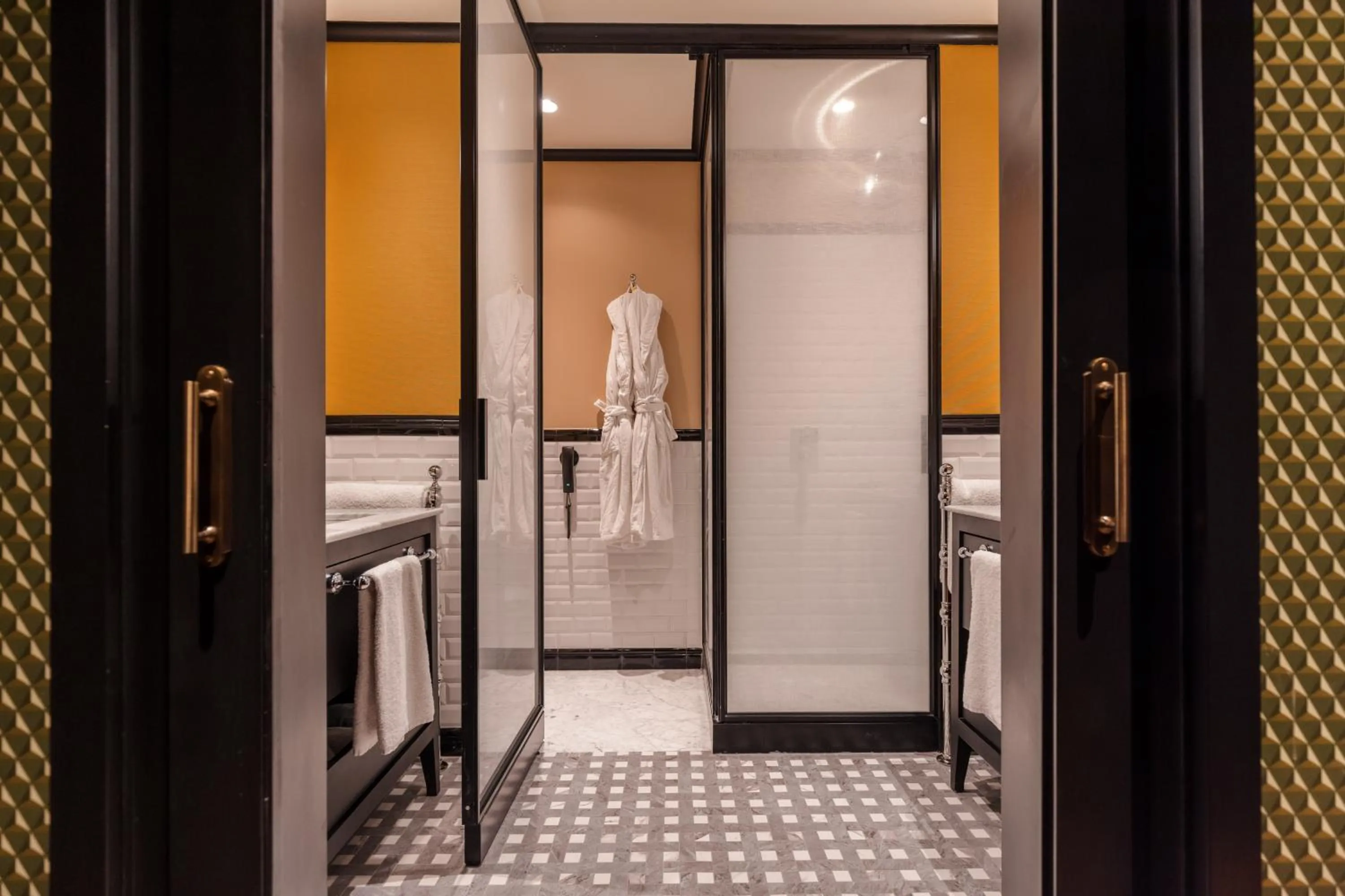 Bathroom in Valverde Lisboa Hotel & Garden - Relais & Chateaux