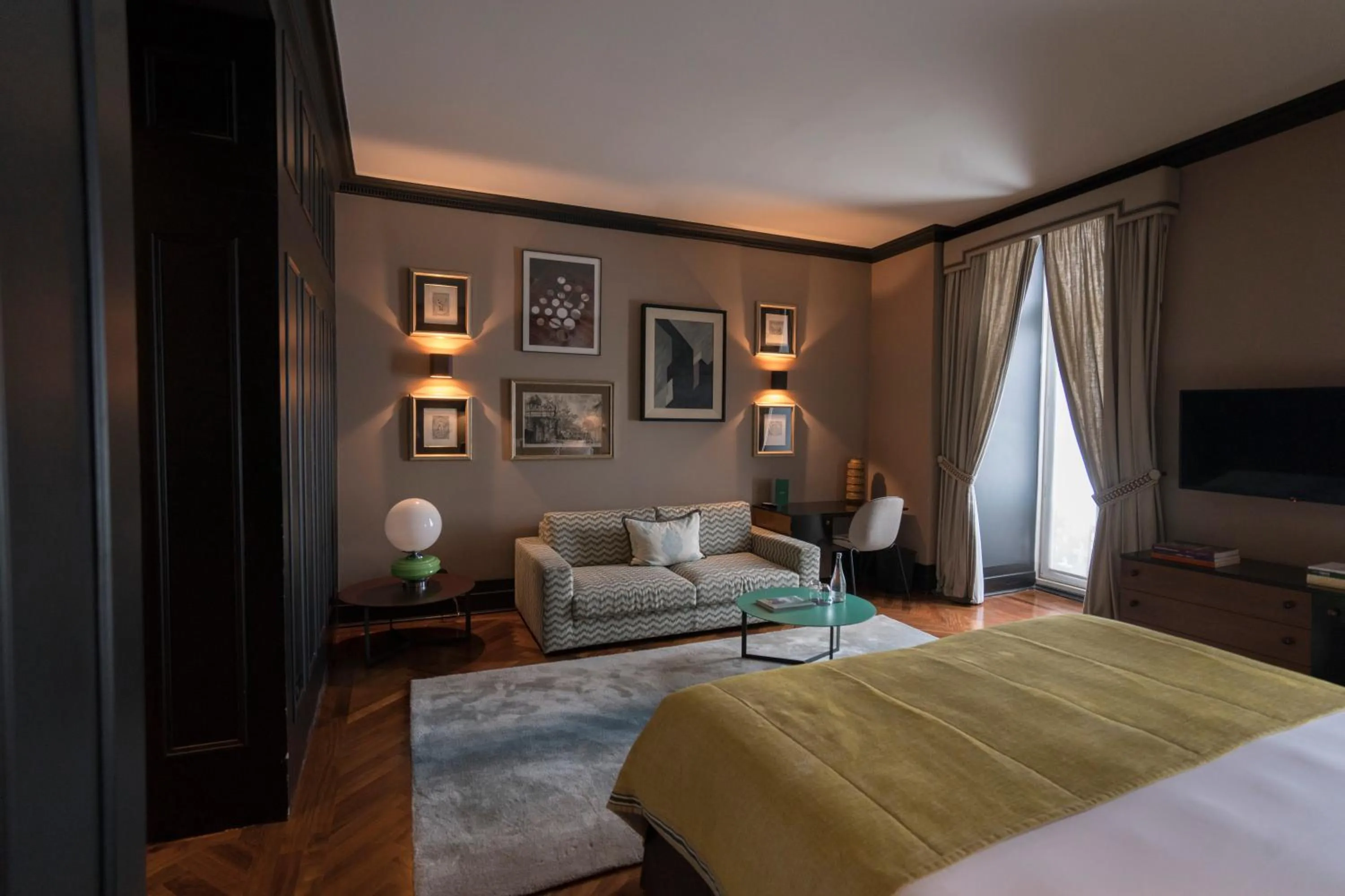 Bedroom, Bed in Valverde Lisboa Hotel & Garden - Relais & Chateaux