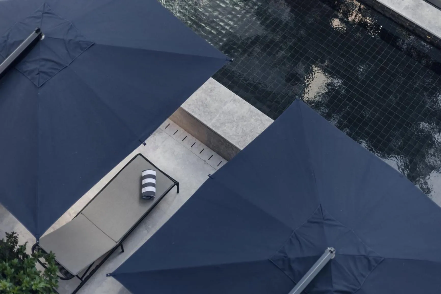 Swimming pool in Valverde Lisboa Hotel & Garden - Relais & Chateaux