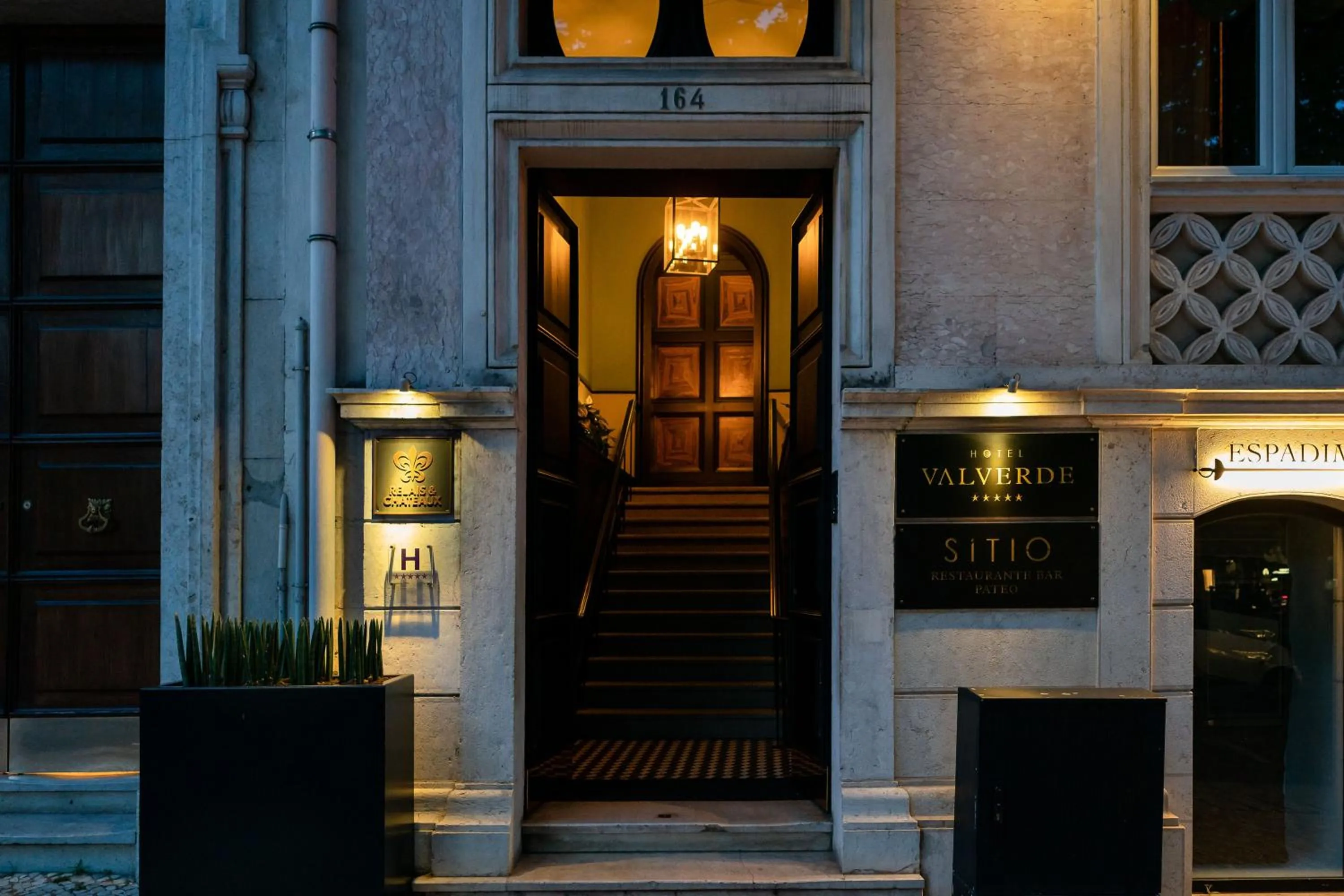 Facade/entrance in Valverde Lisboa Hotel & Garden - Relais & Chateaux