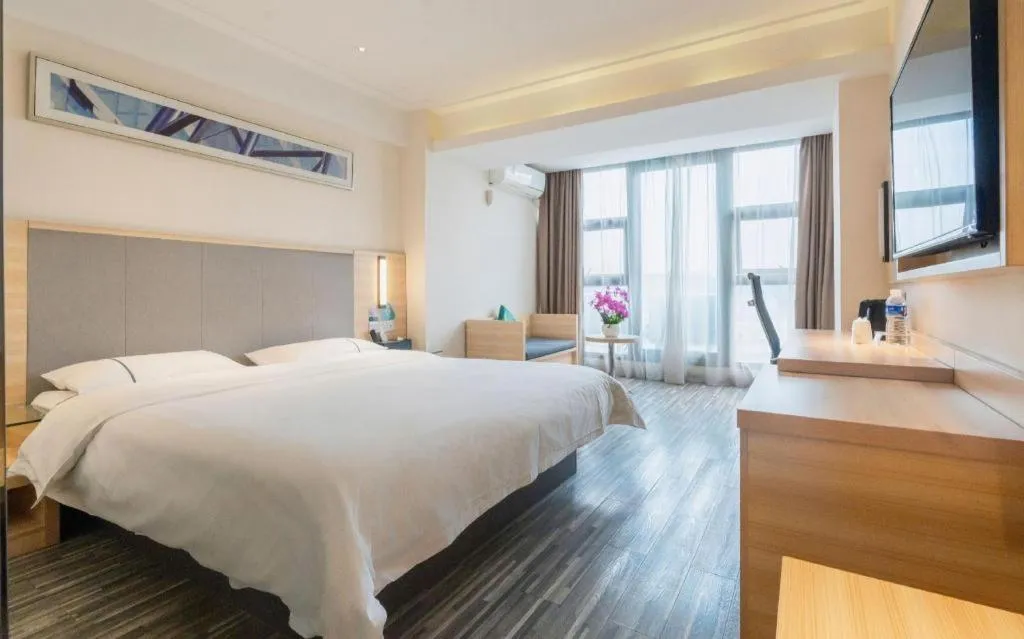 Bed in City Comfort Inn Chengdu Giant Panda Base