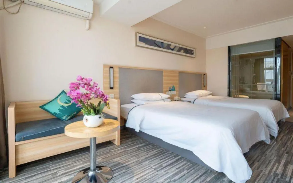 Bed in City Comfort Inn Chengdu Giant Panda Base