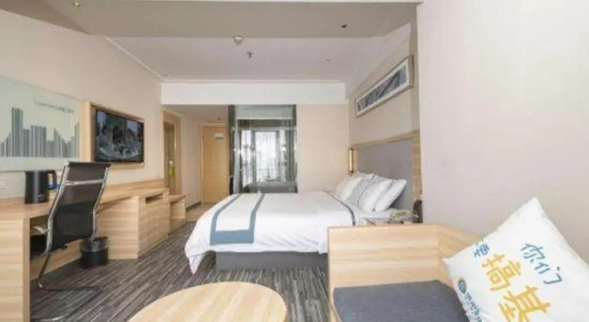 Bed in City Comfort Inn Chengdu Giant Panda Base