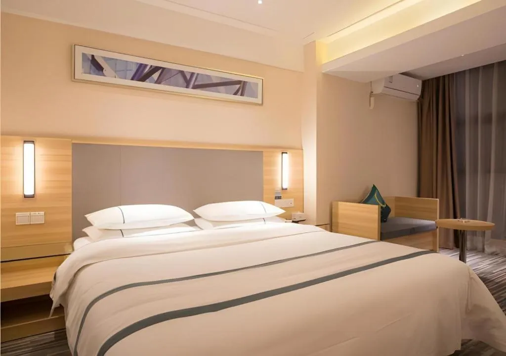 Bed in City Comfort Inn Chengdu Giant Panda Base