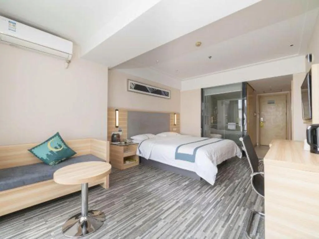 Bed in City Comfort Inn Chengdu Giant Panda Base