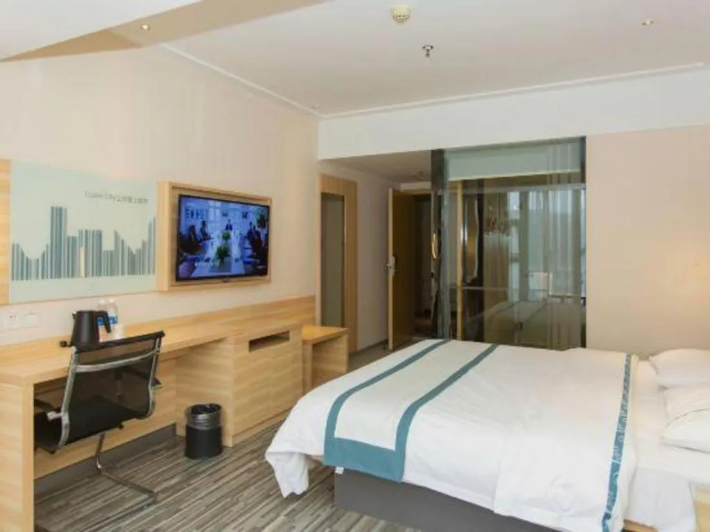 Bed in City Comfort Inn Chengdu Giant Panda Base