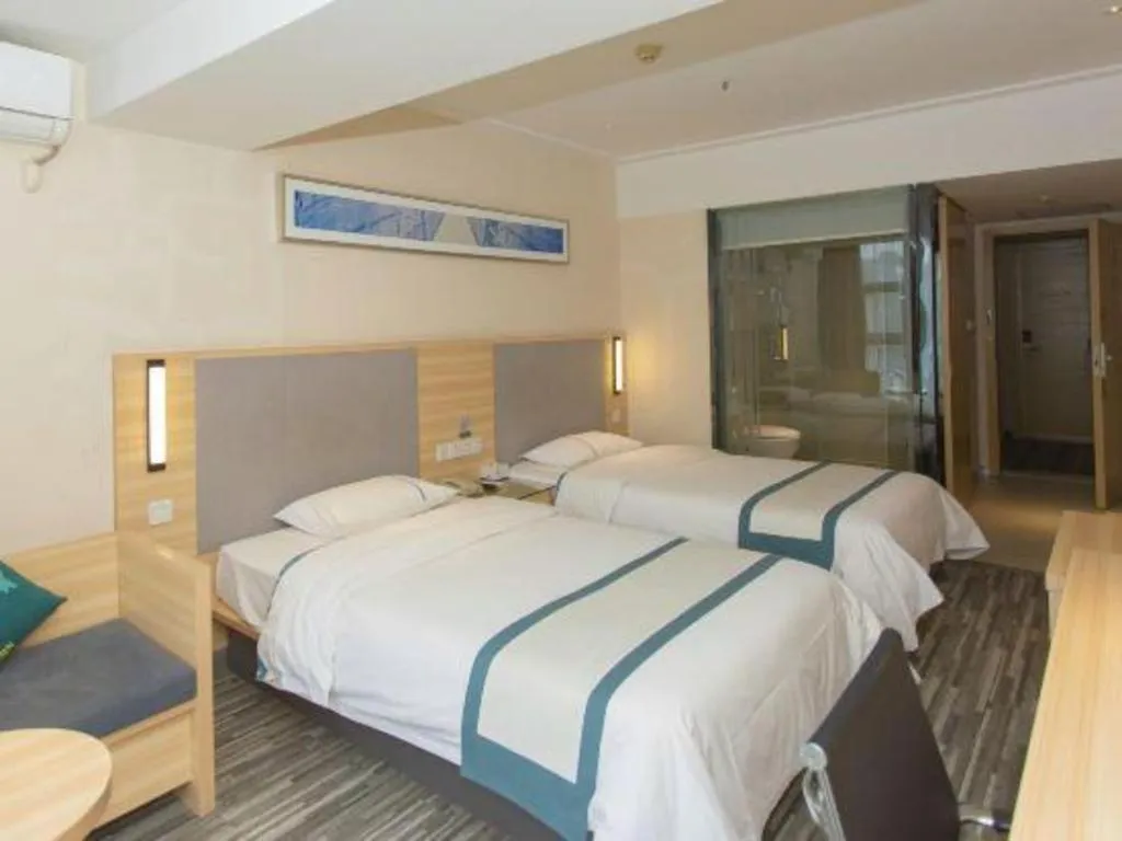 Bed in City Comfort Inn Chengdu Giant Panda Base