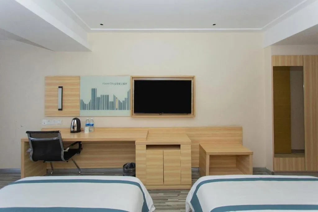 Bed in City Comfort Inn Chengdu Giant Panda Base