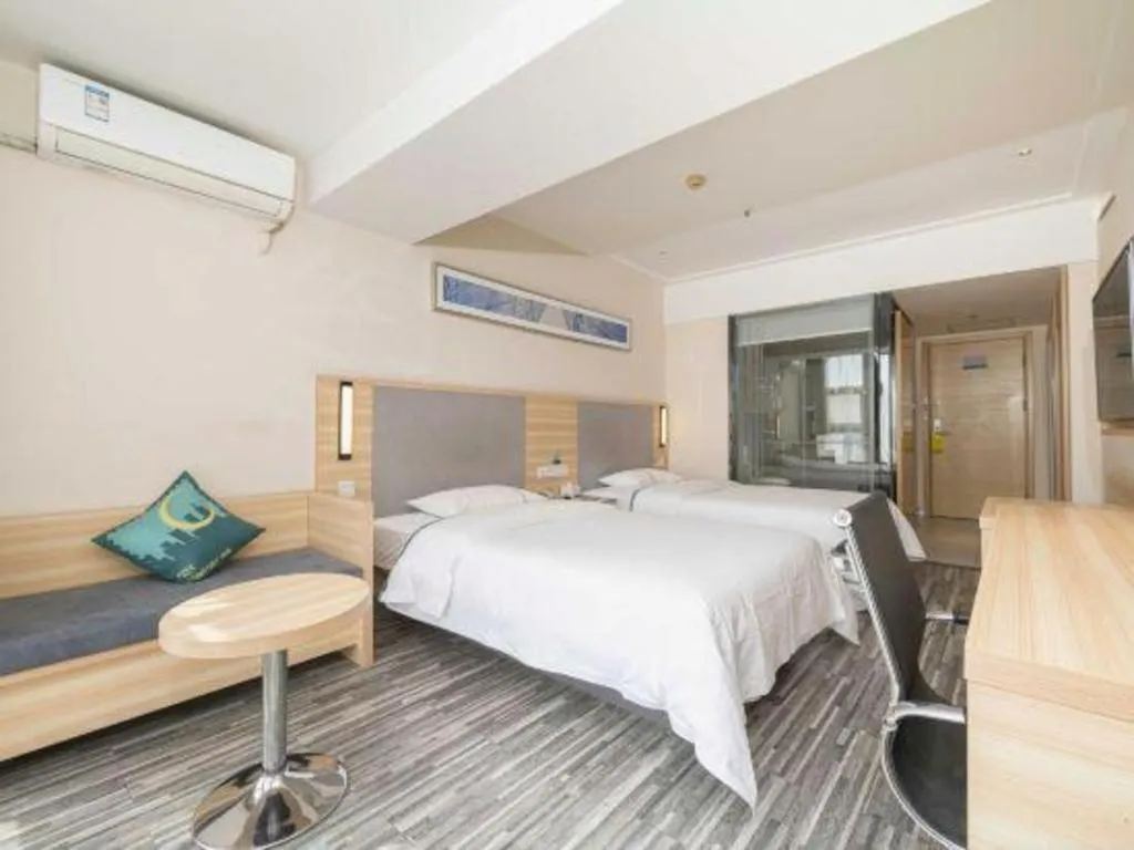 Bed in City Comfort Inn Chengdu Giant Panda Base