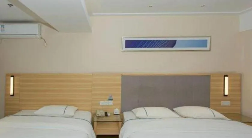 Bed in City Comfort Inn Chengdu Giant Panda Base