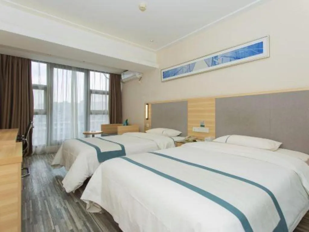 Bed in City Comfort Inn Chengdu Giant Panda Base