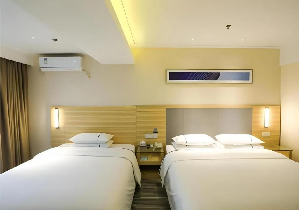 Bed in City Comfort Inn Chengdu Giant Panda Base