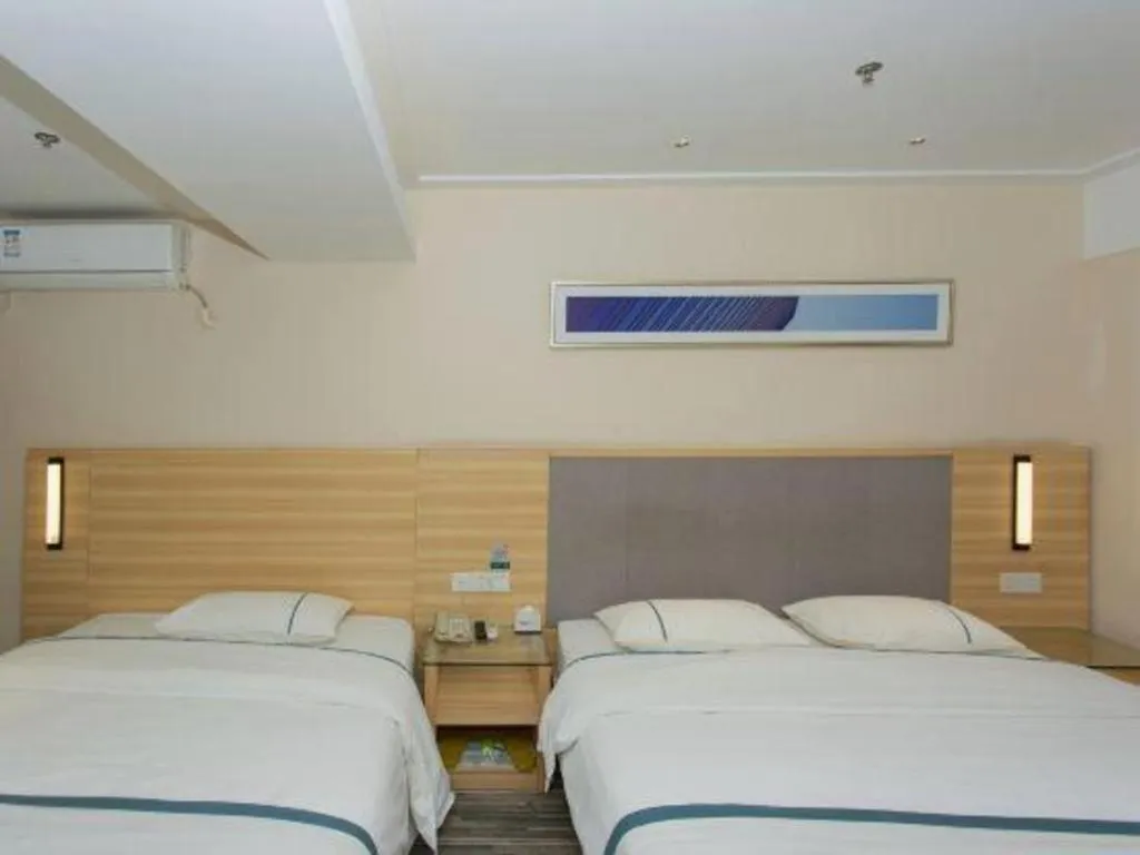 Bed in City Comfort Inn Chengdu Giant Panda Base