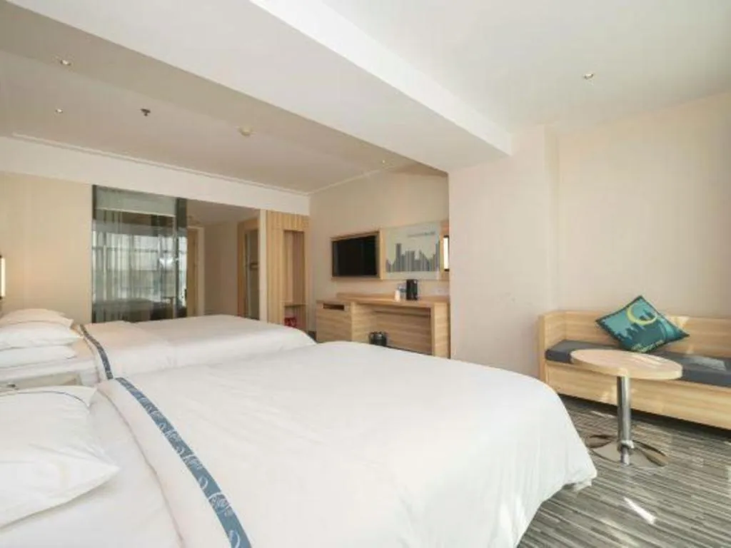 Bed in City Comfort Inn Chengdu Giant Panda Base