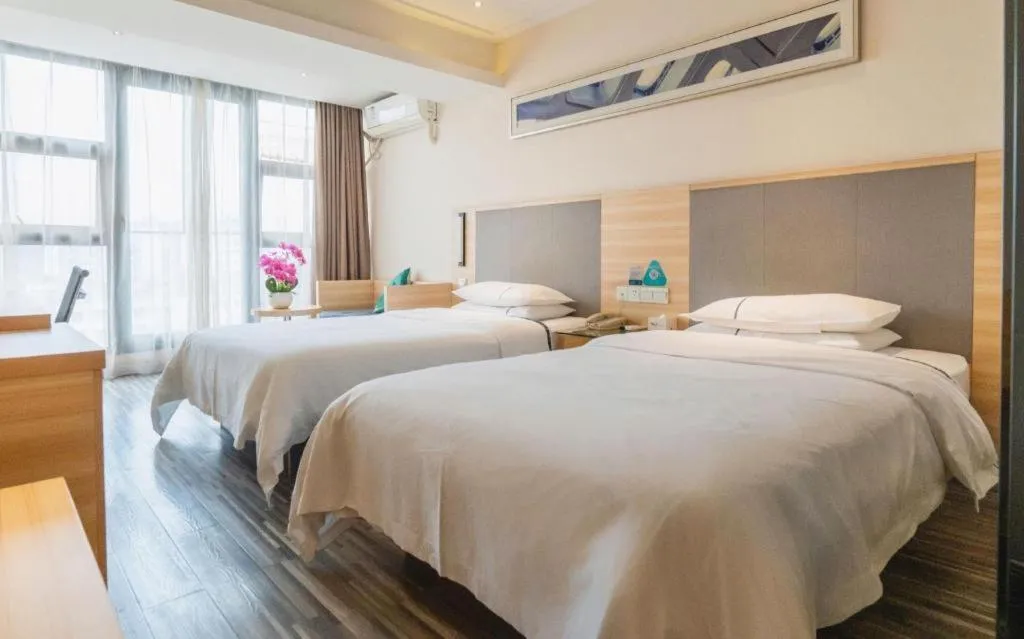 Bed in City Comfort Inn Chengdu Giant Panda Base