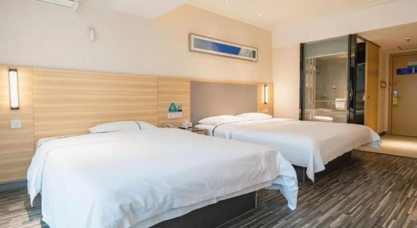 Bed in City Comfort Inn Chengdu Giant Panda Base