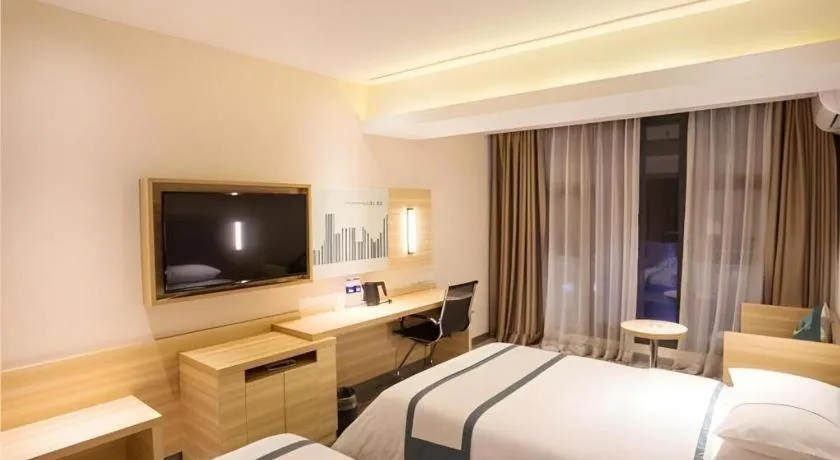 Bed in City Comfort Inn Chengdu Giant Panda Base