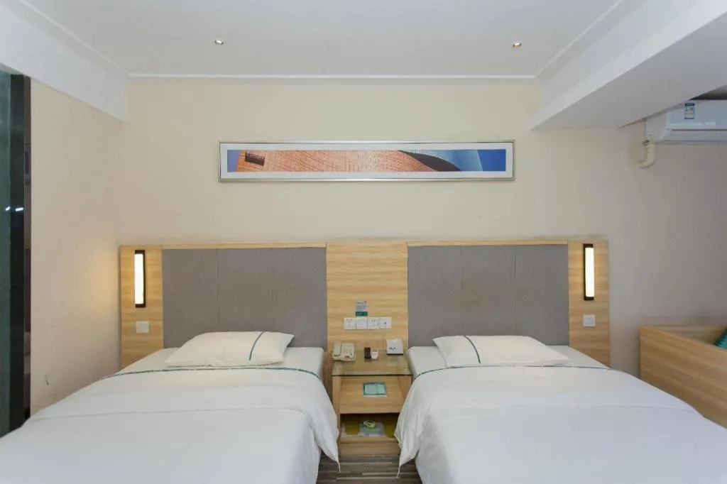 Bed in City Comfort Inn Chengdu Giant Panda Base