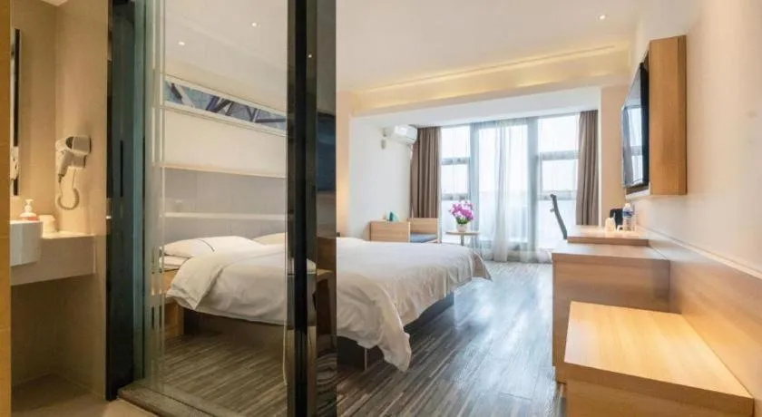 Bed in City Comfort Inn Chengdu Giant Panda Base