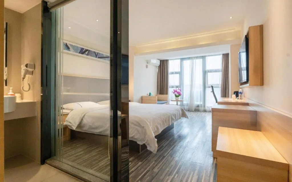 Bed in City Comfort Inn Chengdu Giant Panda Base