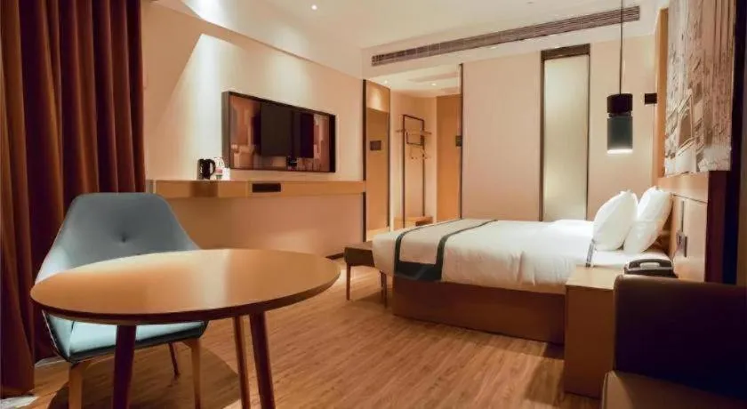 Bed in City Comfort Inn Honghu Shopping Park Bao'an Plaza