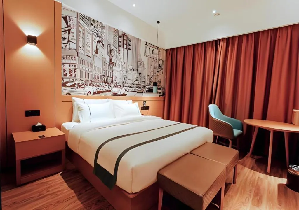 Bed in City Comfort Inn Honghu Shopping Park Bao'an Plaza