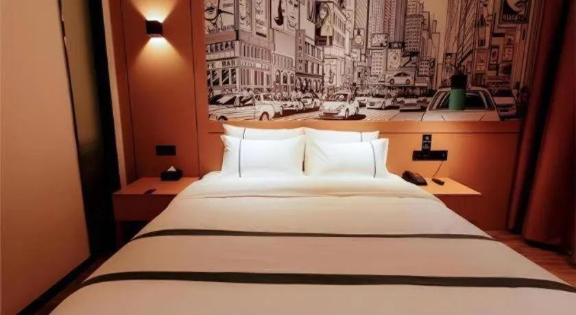 Bed in City Comfort Inn Honghu Shopping Park Bao'an Plaza